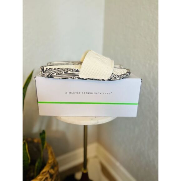 APL Women's Big Logo TechLoom Slide Sandals, Vegan, Silver Marble, Size 7‎ NWT - Picture 8 of 17